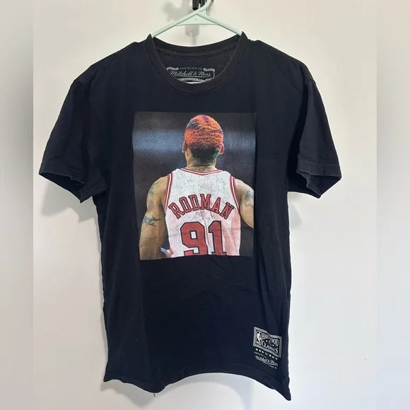 Mitchell & Ness Dennis Rodman Chicago Bulls Black Graphic T-Shirt - Medium - Picture 1 of 6
